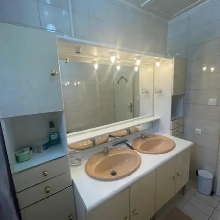 Casa vacanze Escape To Center Near The !